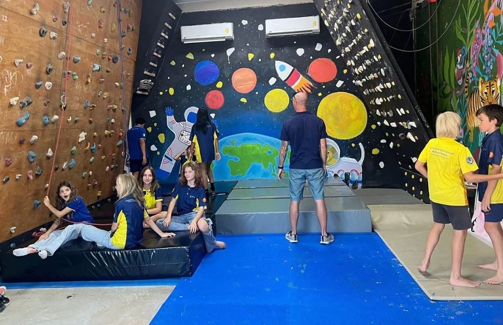 indoor rock climbing lighthouse primary